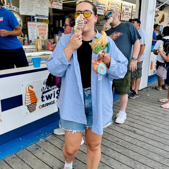 Madewell Relaxed Mid-Length Denim Shorts - Picture 4 of 9